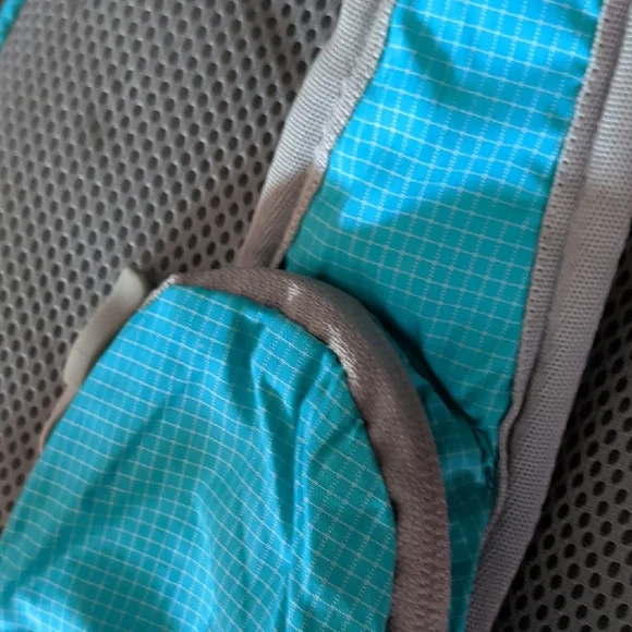 Eddie Bauer Turquoise Sling Bag - Picture 3 of 5